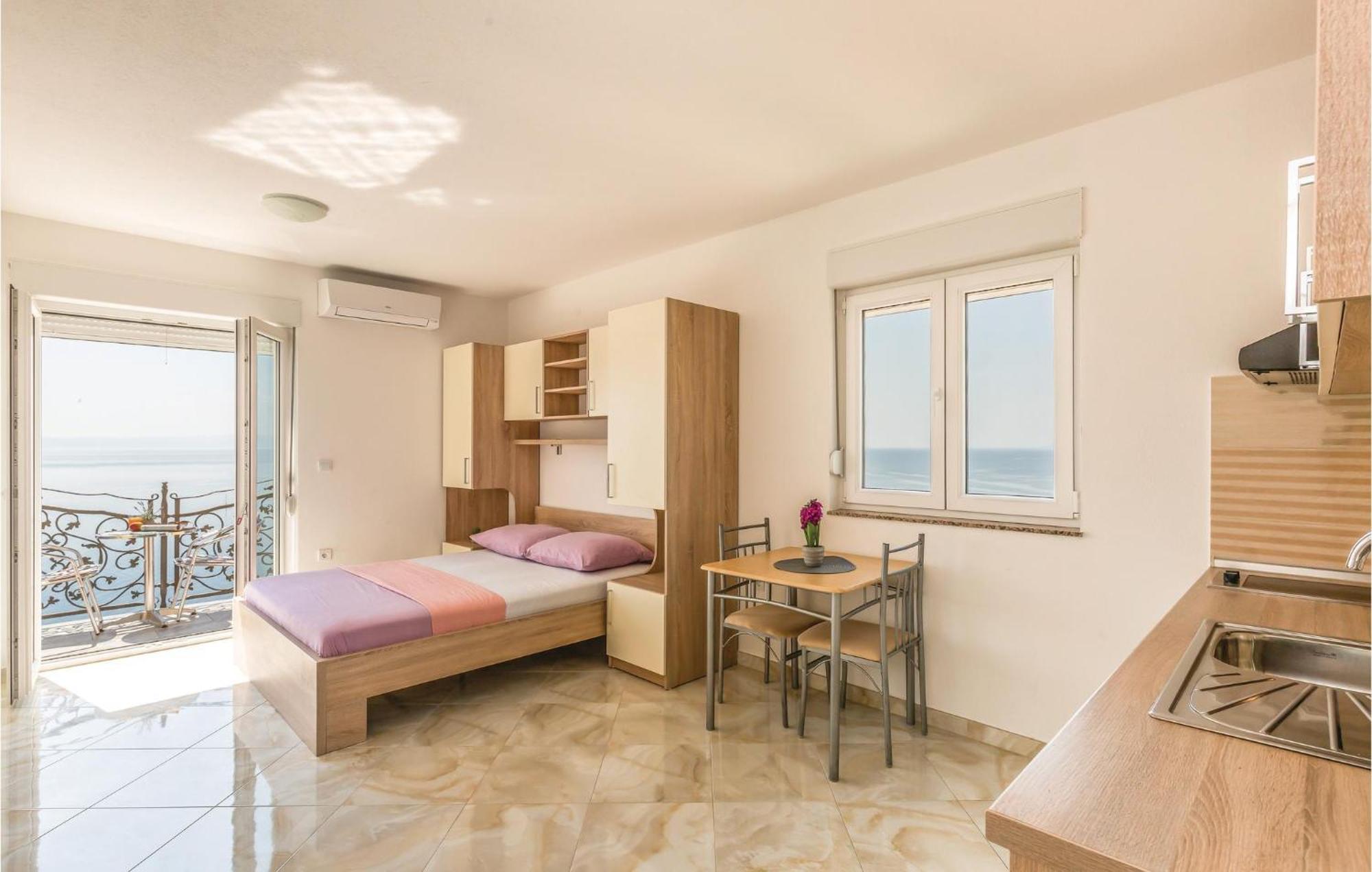Gorgeous Apartment In Krvavica With Kitchen Екстериор снимка