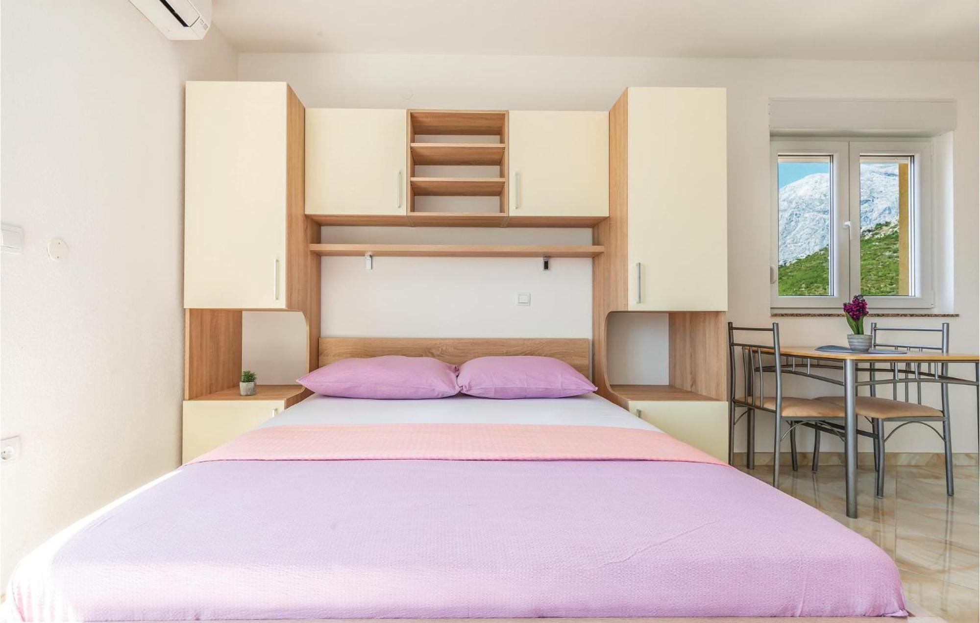 Gorgeous Apartment In Krvavica With Kitchen Екстериор снимка