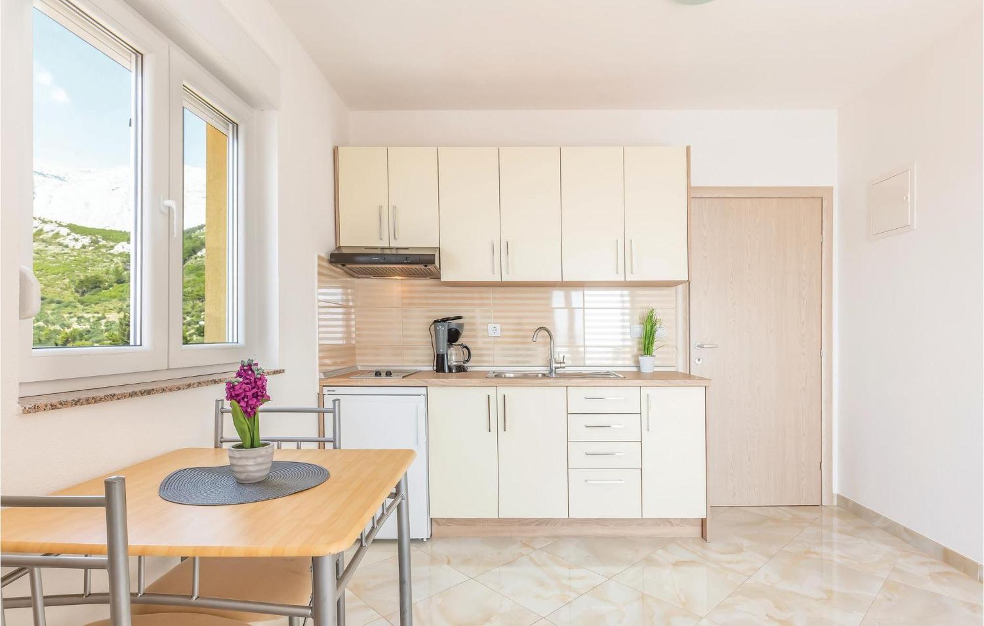 Gorgeous Apartment In Krvavica With Kitchen Екстериор снимка