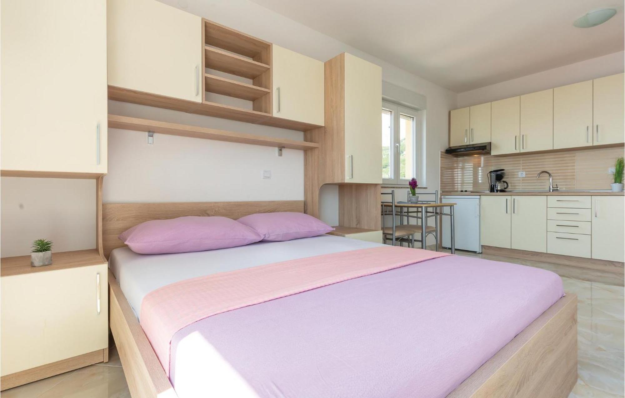 Gorgeous Apartment In Krvavica With Kitchen Екстериор снимка